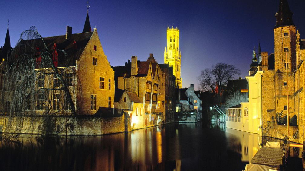 beautiful canals at night in bruges belgium