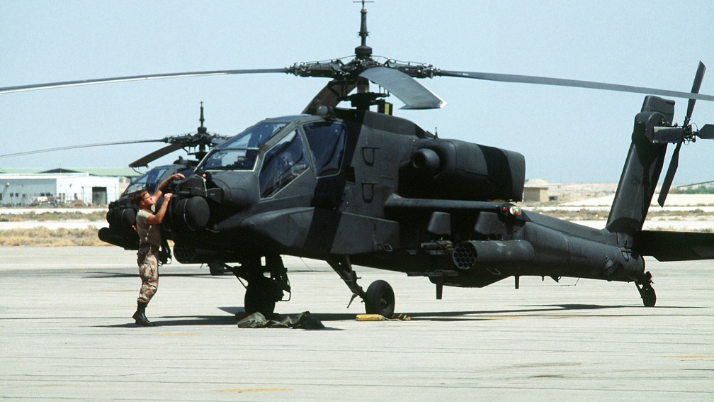 AH 64 Apache Helicopter