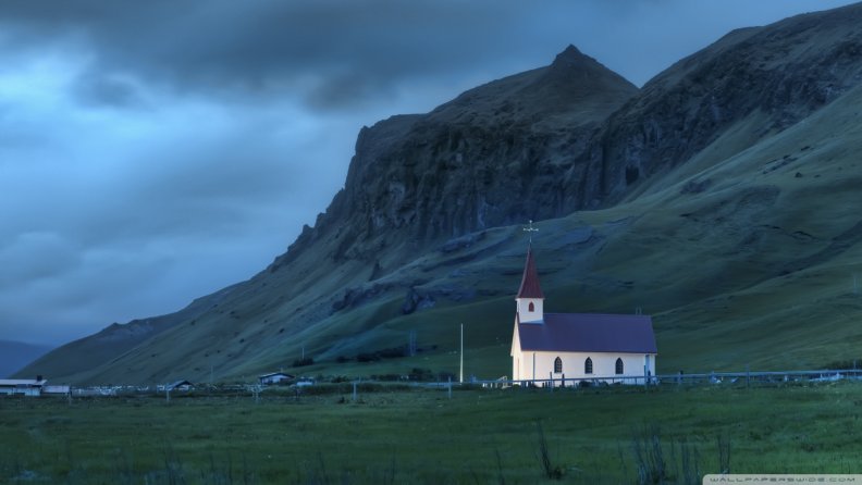 beautiful_country_church_in_iceland.jpg