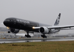 air new zealand 777 on rainy day