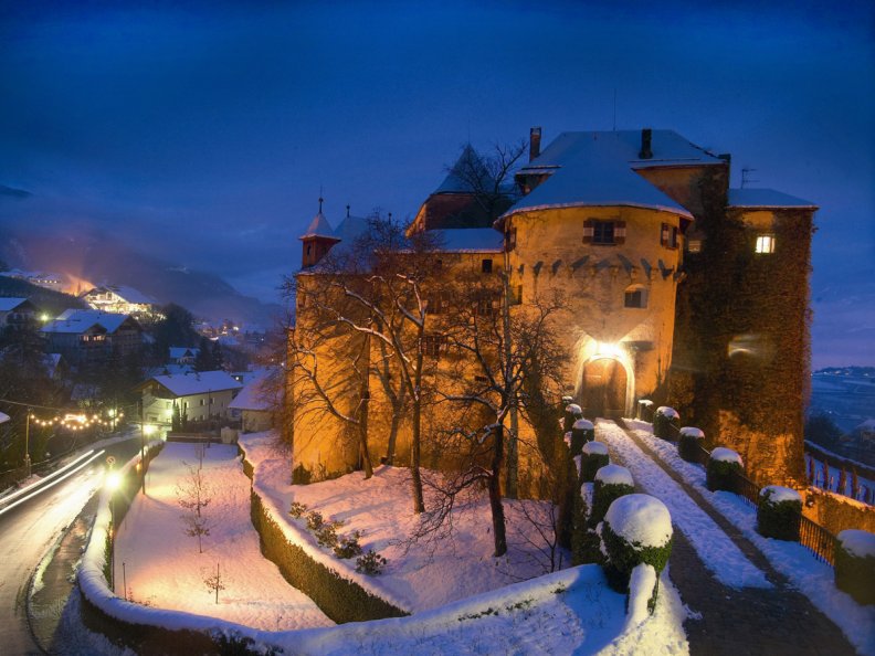 castle_in_winter.jpg
