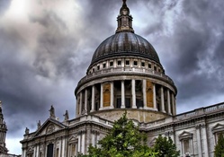 st. pauls cathedral in london hdr