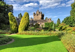 lovely cawdor castle in scotland