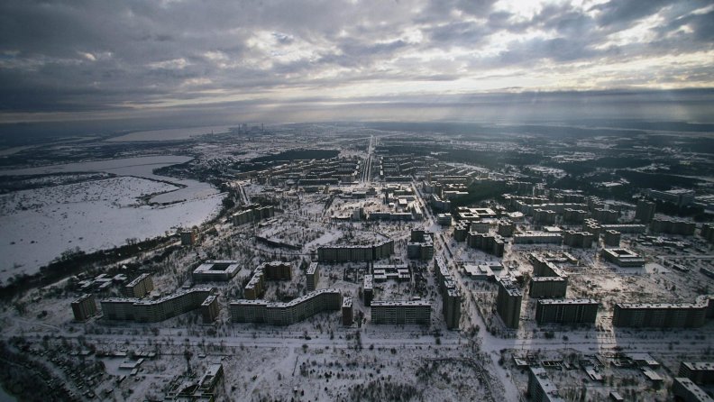 hi_rise_apartments_in_a_russian_city_in_winter.jpg