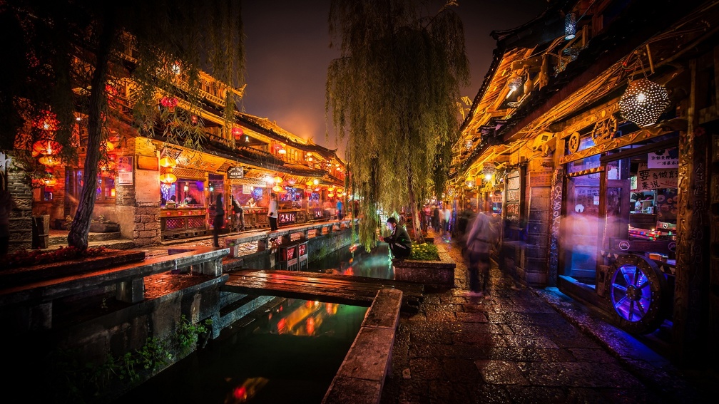 amazing restaurant row in lijiang china