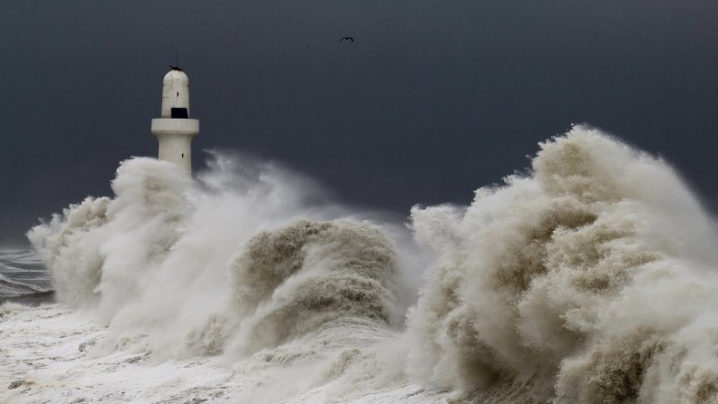 massive_waves_hitting_a_lighthouse.jpg