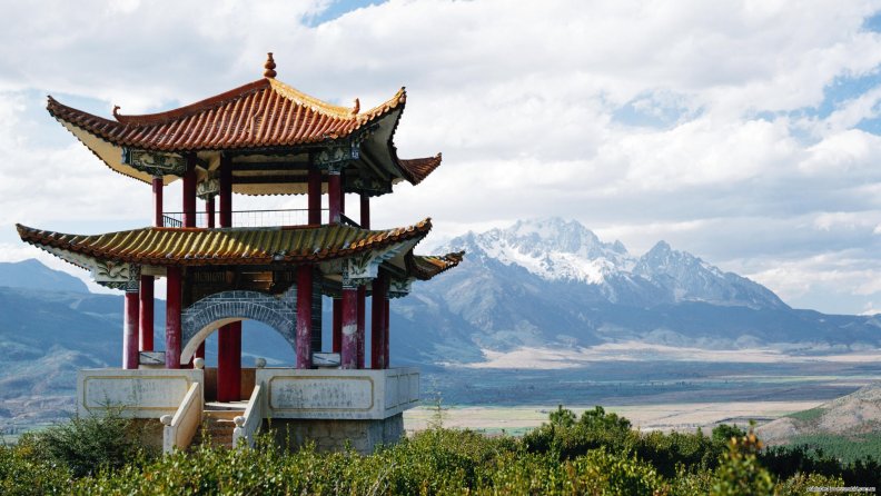 pagoda_overlooking_mountain_range_in_china.jpg