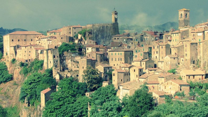 sorano_hill_town_grosseto_tuscany.jpg