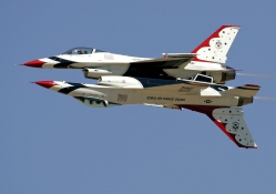 Thunderbirds F_16 Falcons