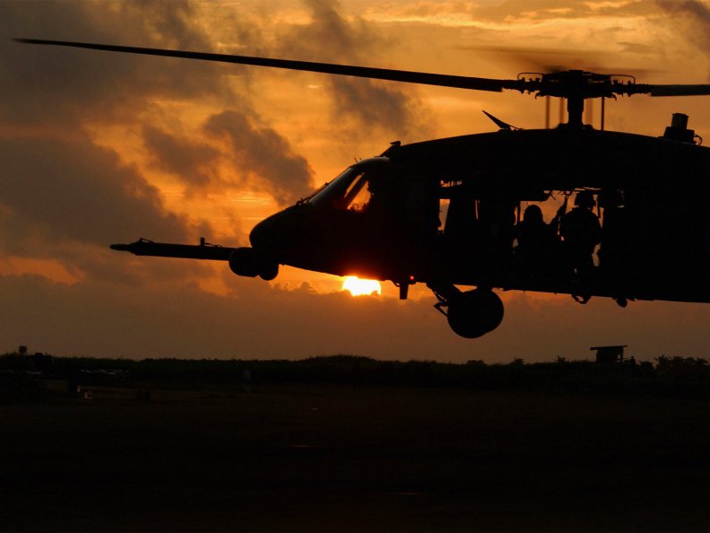 blackhawk_helicopter_at_sunset.jpg