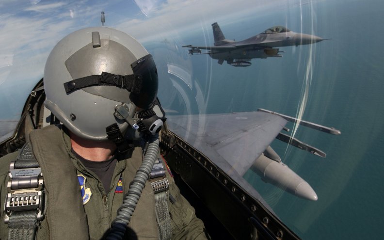 F_16 Fighting Falcon pilot