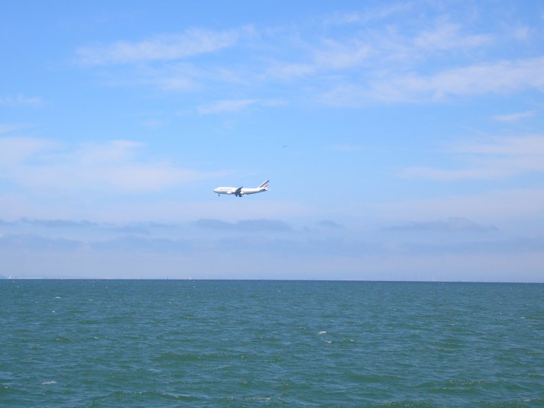 airplane_over_the_ocean.jpg