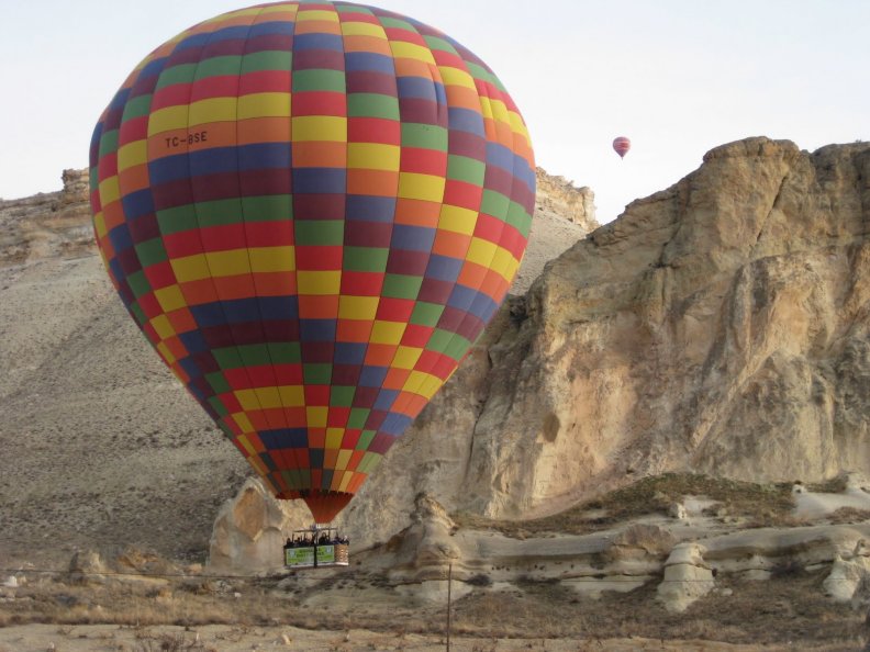hot_air_balloons_in_the_mountains.jpg