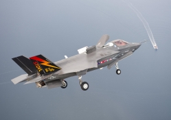 F_35 Coming In