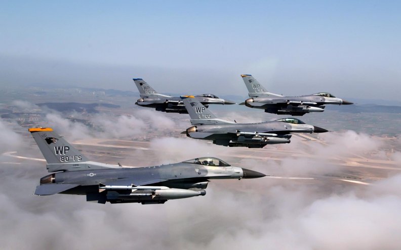 f16s_in_formation.jpg