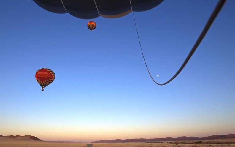 hot_air_balloons_take_off_at_sunrise_namib_desert_namibia.jpg
