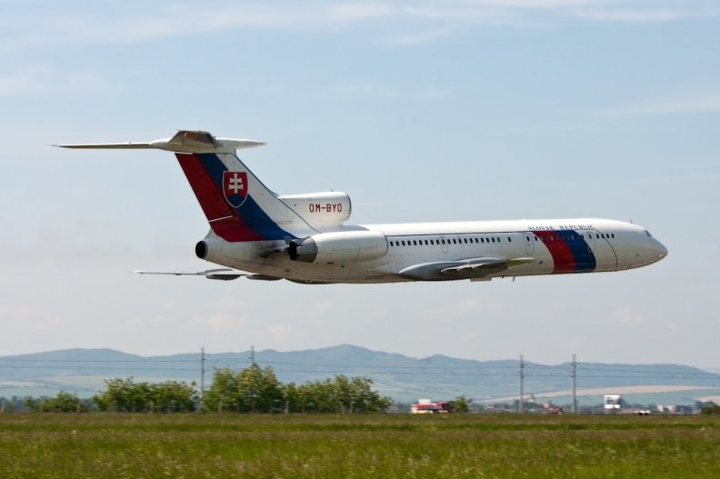 Tu_154 (low pass_video link in description)