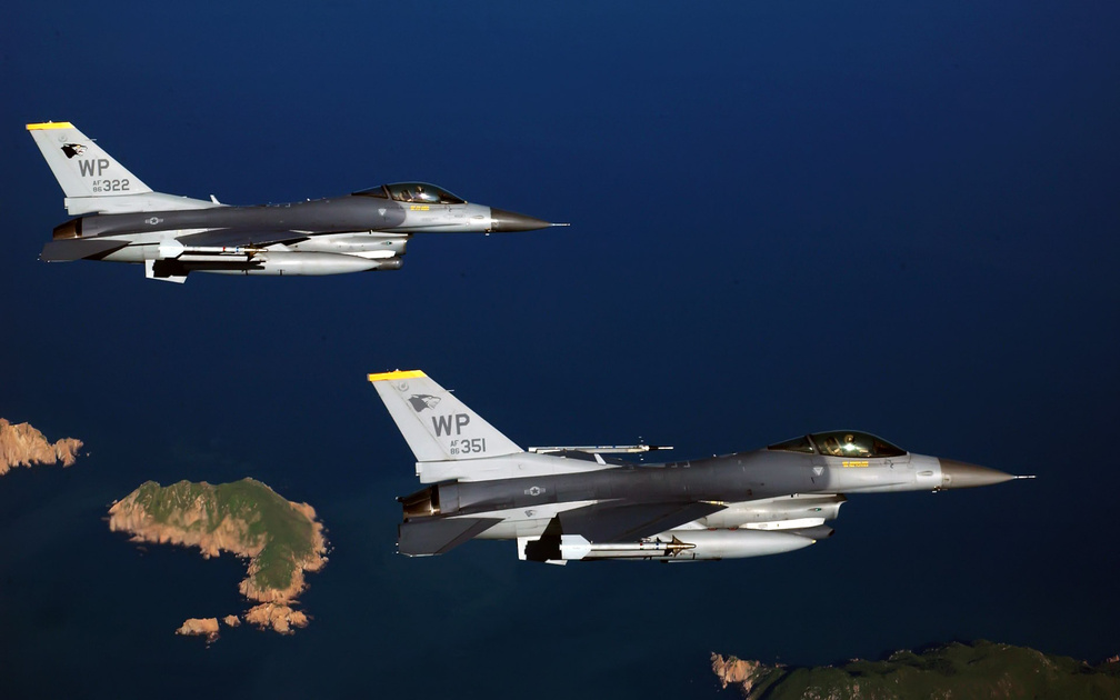 F 16 Fighting Falcons