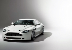 Aston Martin Vantage GT4 2014