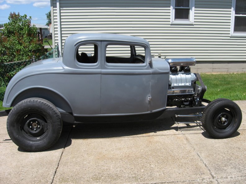 1932_ford_five_window_coupe.jpg