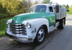 1951_Chevy_1_Ton_Stakebed