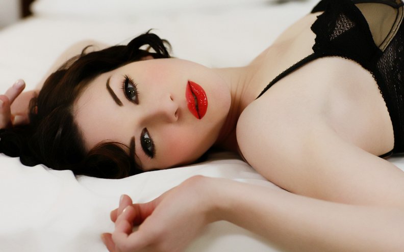 sensual_red_lips.jpg