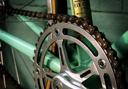 Bianchi Italy chain and pedal race