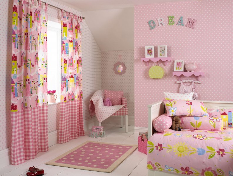 pretty_girly_bedroom.jpg