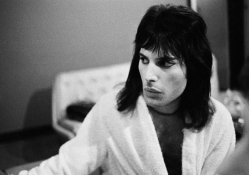Freddie Mercury _ Backstage 1974