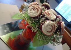A bouquet of cupcakes for Elegance (charismatic)