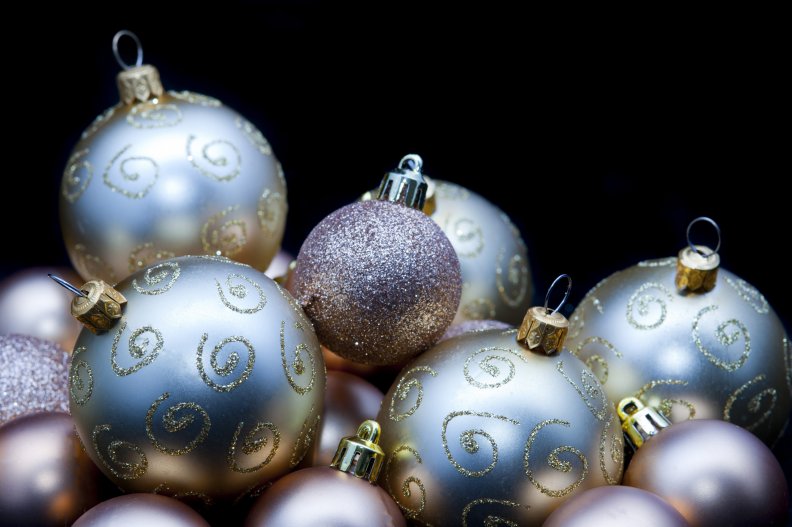 silver_blue_christmas_balls.jpg