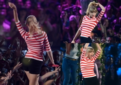 Taylor Swift ~ Live