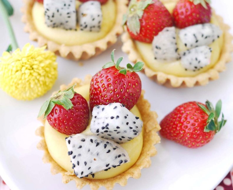 dessert_dragon_fruit_and_strawberries.jpg