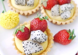 Dessert _ Dragon fruit and Strawberries