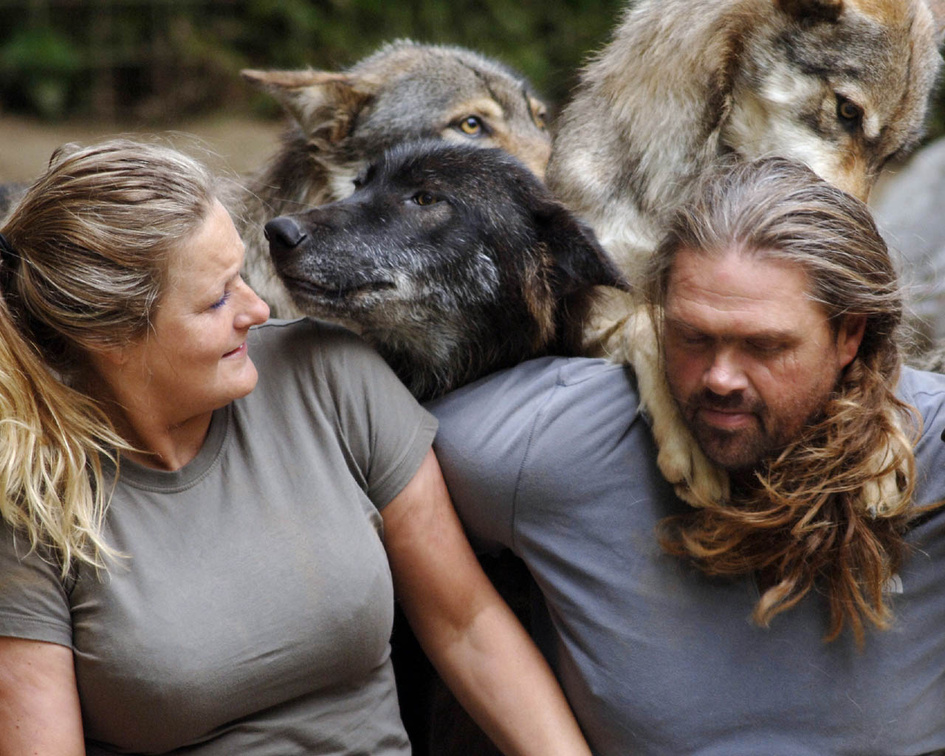 SHAUN, HELEN AND THEIR WOLVES !