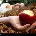 snow_white_ate_the_apple.jpg
