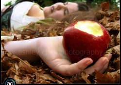 Snow White ate the apple