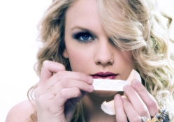 Taylor Swift: Fortune Cookie