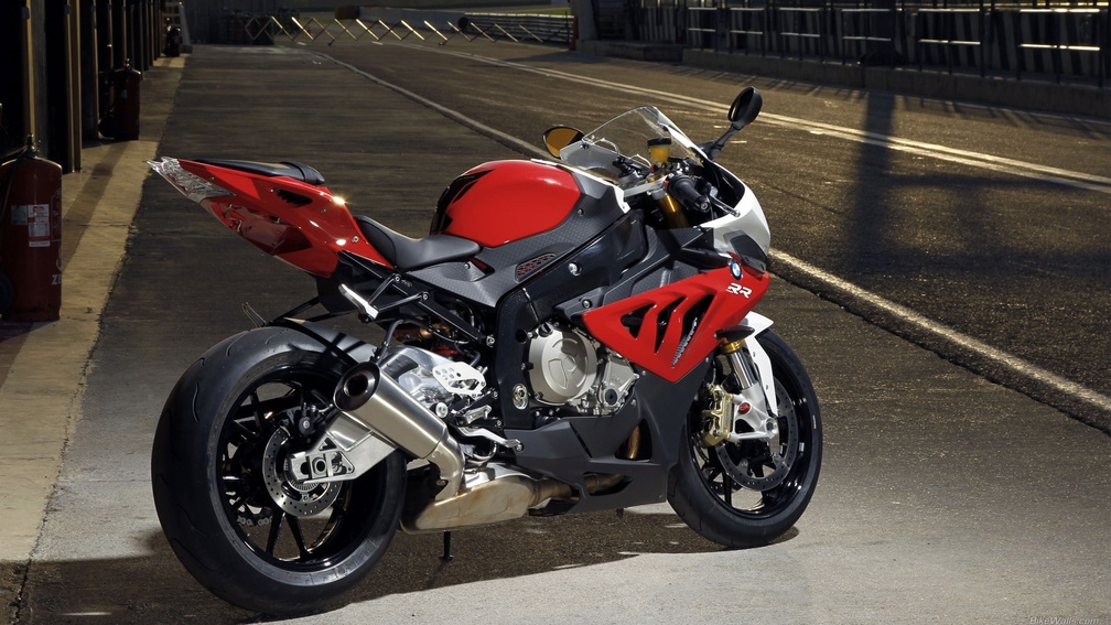 BMW S 1000 in Red