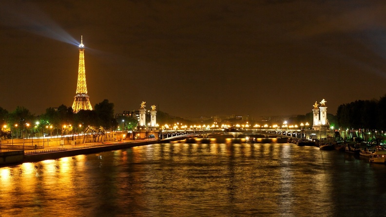 Paris_Eiffel_Tower_Night_Lights_View.jpg