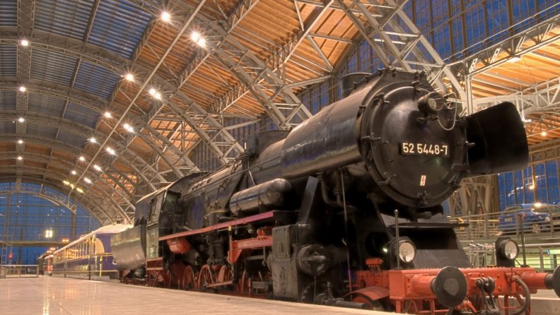 steam_locomotive_in_a_london_museum.jpg