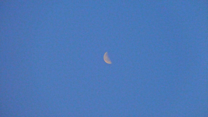 blue_sky_moon.jpg
