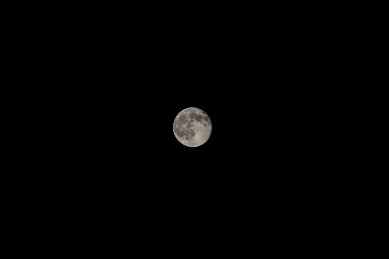 moon_over_lincoln_nebraska.jpg