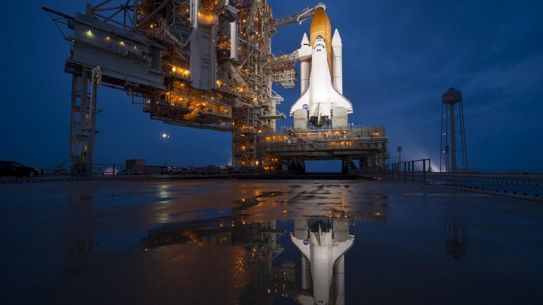 the space shuttle ready to take off