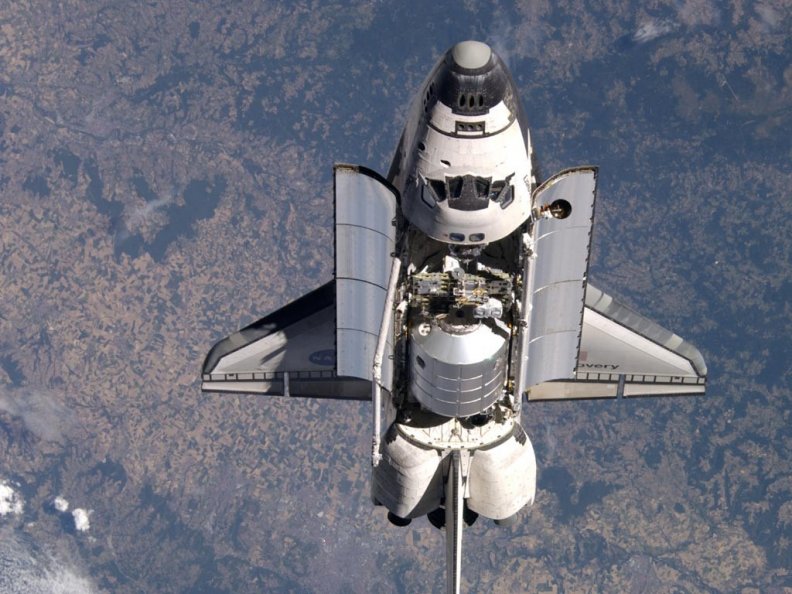 space_shuttle_discovery_in_space.jpg