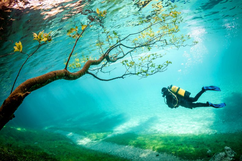 green_lake_underwater_world_1.jpg