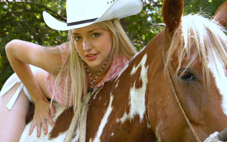 cowgirl_ania_and_her_horse.jpg