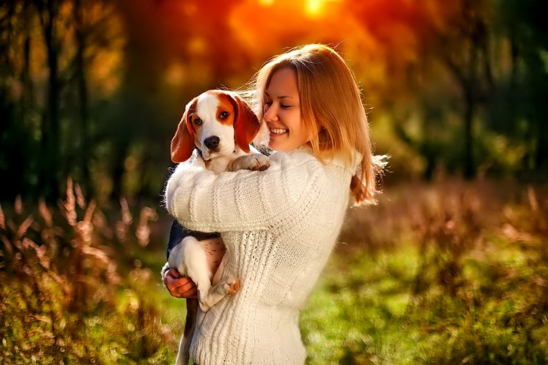 girl_and_beagle.jpg