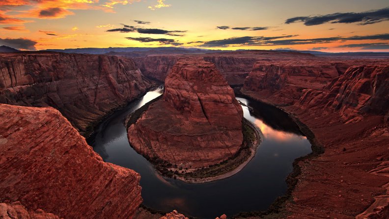sunset_behind_the_canyon_fullhd.jpg