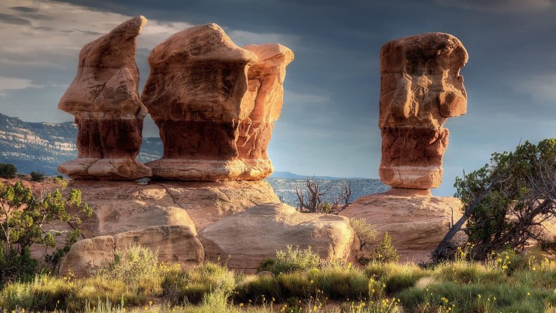 magnificent_rock_formation_in_a_canyon_hdr.jpg
